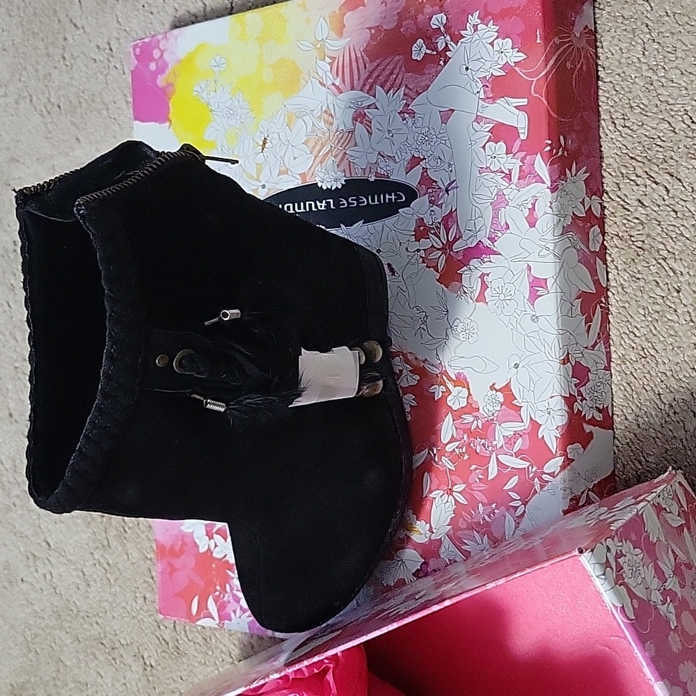 Chinese laundry size 7 split suede black leather booties